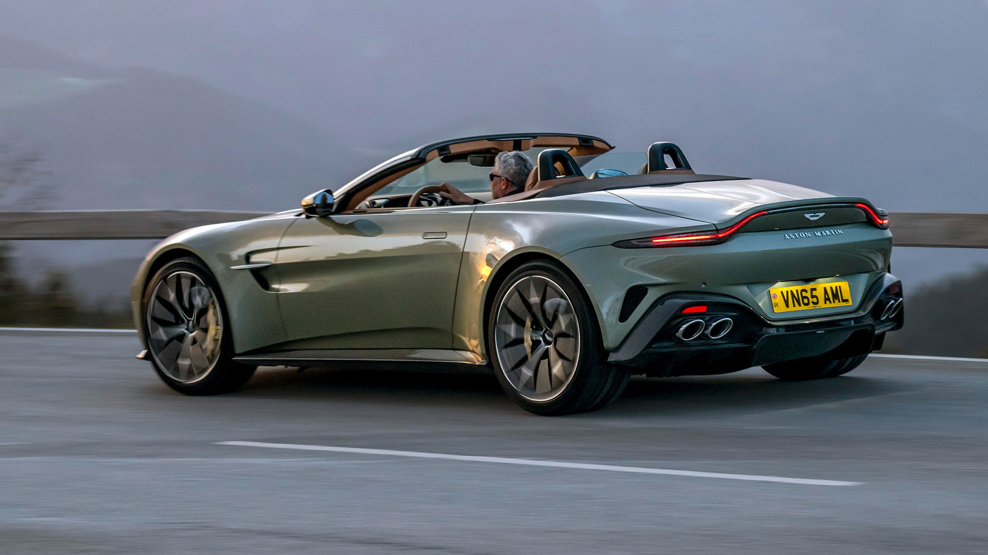 Aston Martin Vantage Roadster, arrière