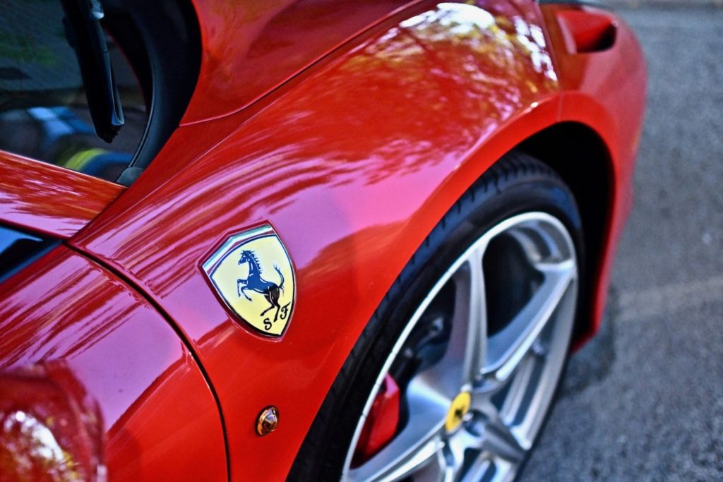 Ferrari inondées à Dubai à prix choc