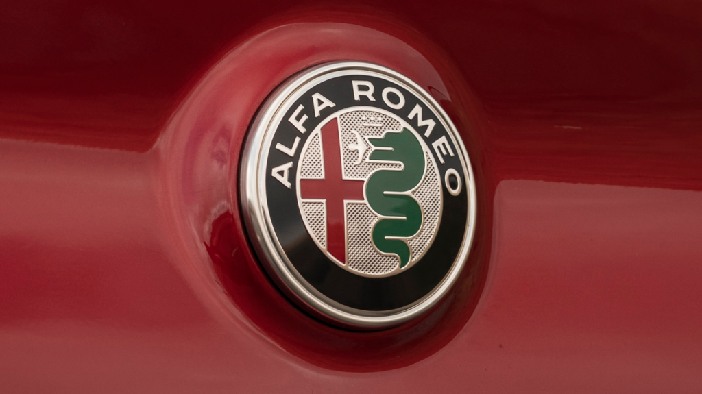 Pourquoi l'insigne Alfa Romeo a-t-il un serpent dessus?
