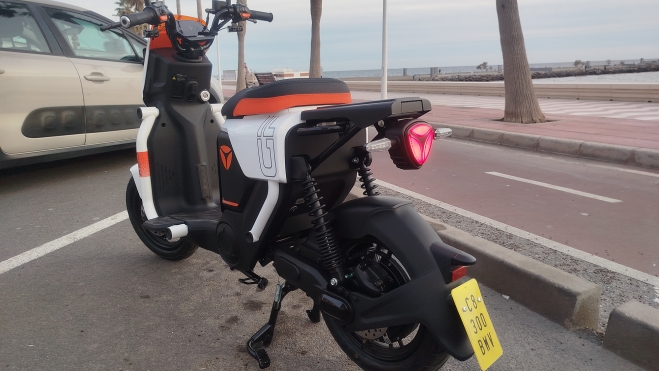 La vitesse maximale est de 25 km / h. La vitesse maximale est de 25 km / h.