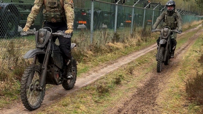Beaucoup d'armées ont déjà montré de l'intérêt pour le Strix Hard Enduro. Beaucoup d'armées ont déjà montré de l'intérêt pour le Strix Hard Enduro.