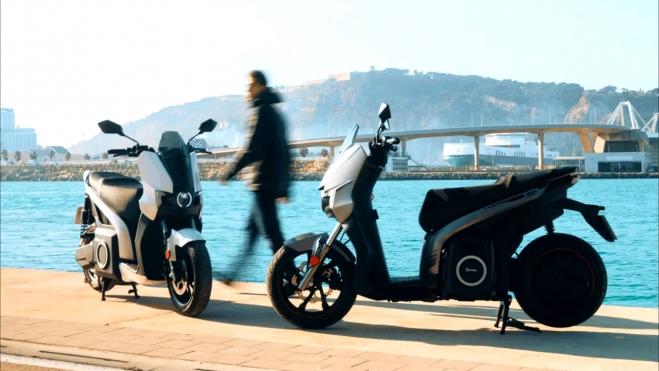 Le silence S01 est disponible en versions de 125 et 50. Le silence S01 est disponible en versions de 125 et 50.