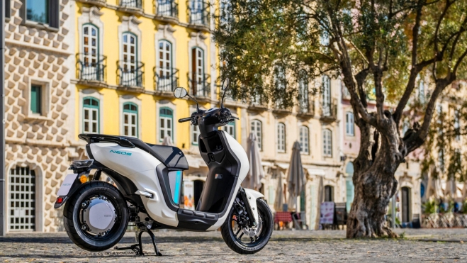 La taille compacte des NEO vous rend idéale pour elle. La taille compacte des NEO vous rend idéale pour elle.