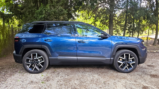 Jeep Compass Rival Toyota RV4 10700 Euros Sale (2) Jeep Compass Rival Toyota RV4 10700 Euros Sale (2)