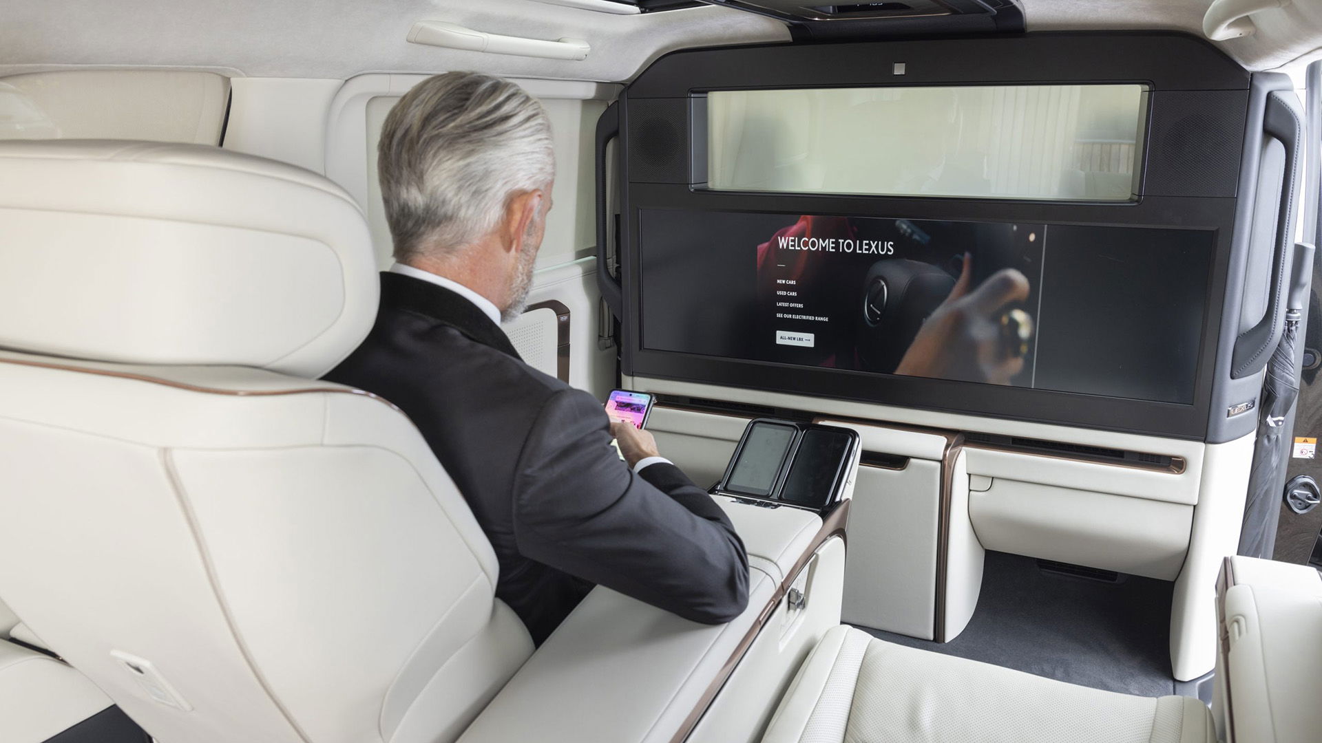 Lexus LM350H, écran arrière