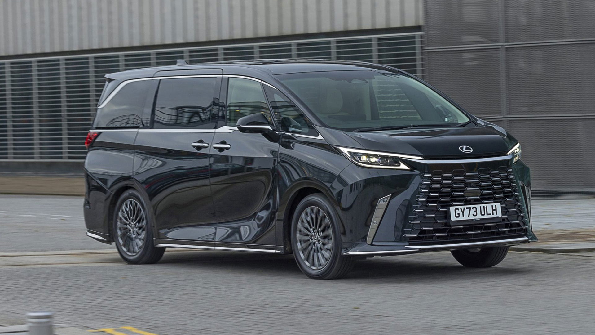 Lexus LM350H, avant