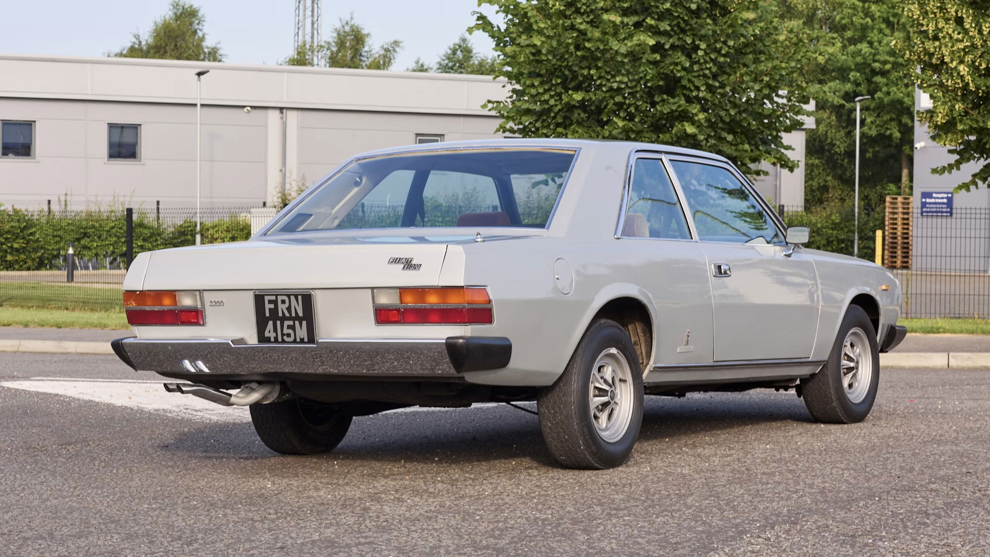 Coupé Fiat 130 - arrière