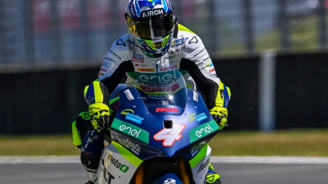 Tous les pilotes courent avec le Ducati Motoe. Tous les pilotes courent avec le Ducati Motoe.