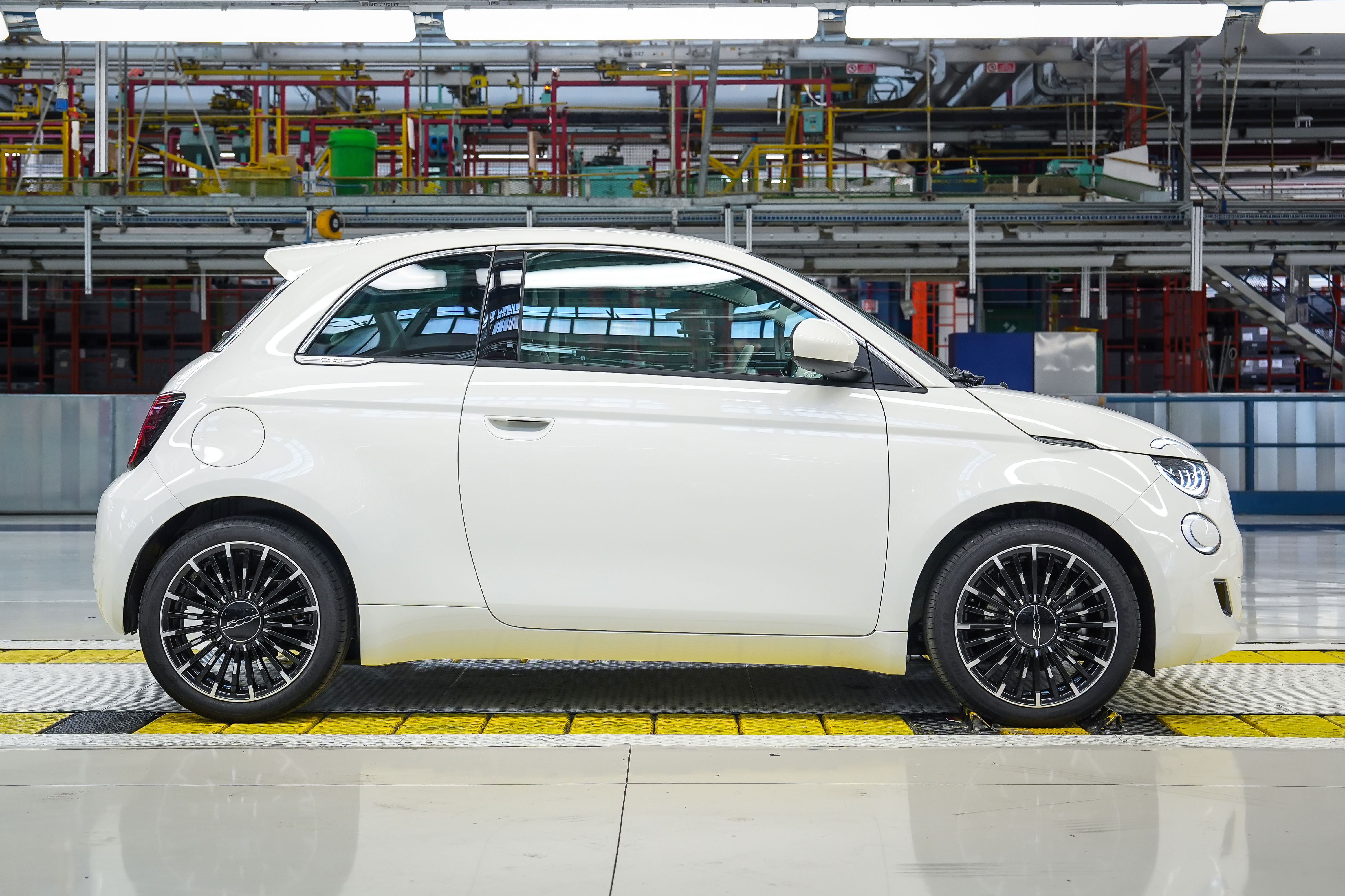 Fiat 500 Hybrid Hatch - côté