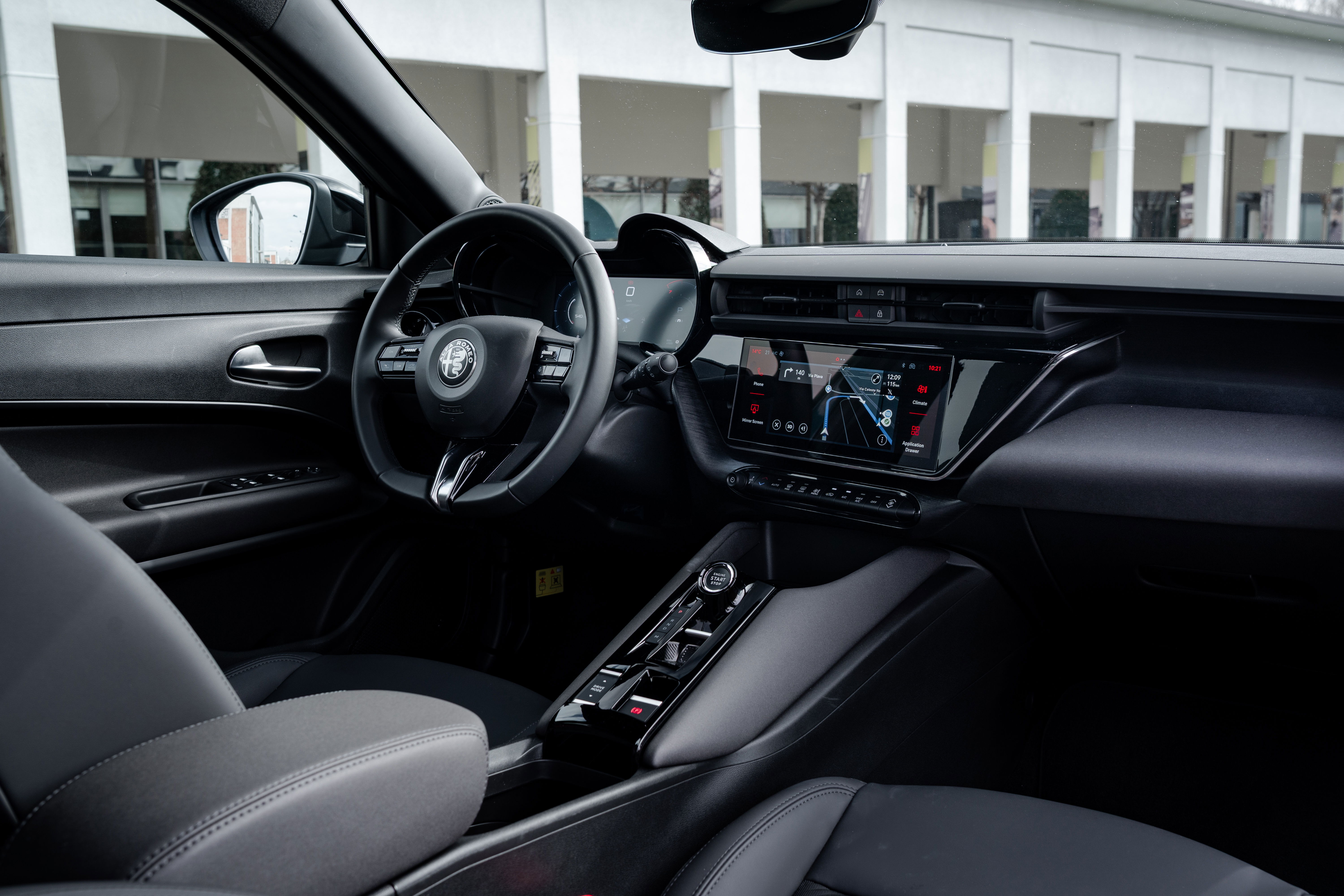 Alfa Romeo Junior Ibrida - intérieur