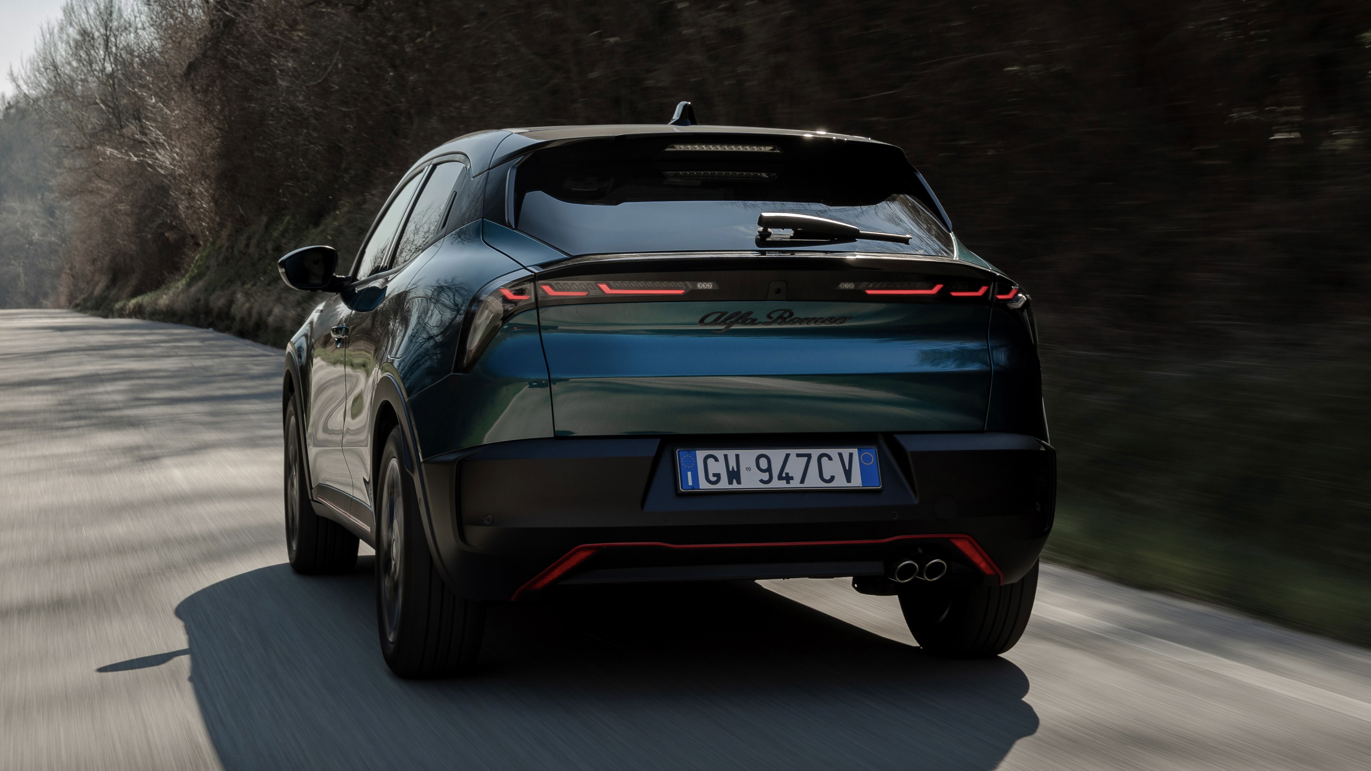 Alfa Romeo Junior Ibrida - arrière, conduite