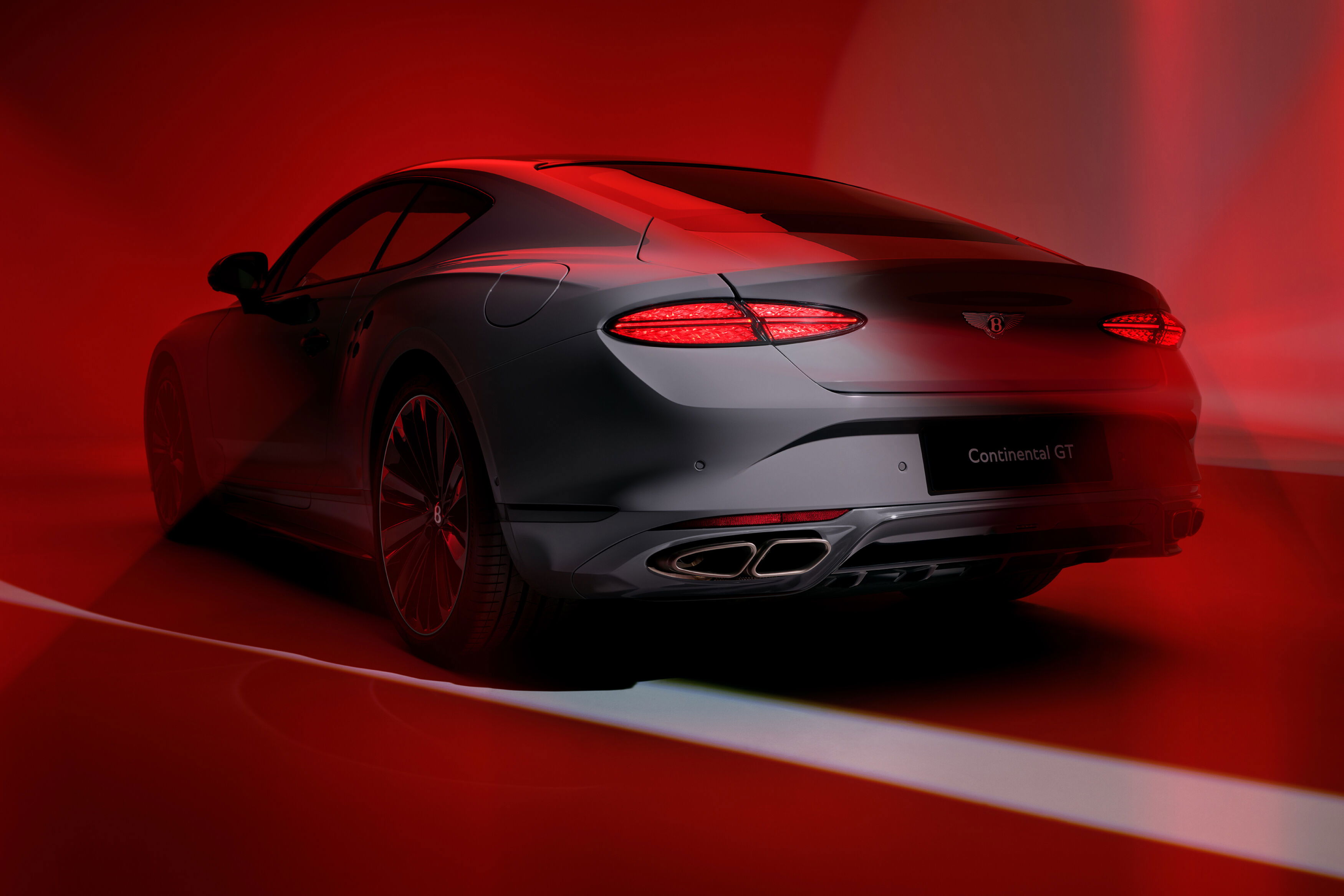 Bentley Continental GT avec échappement akrapovic