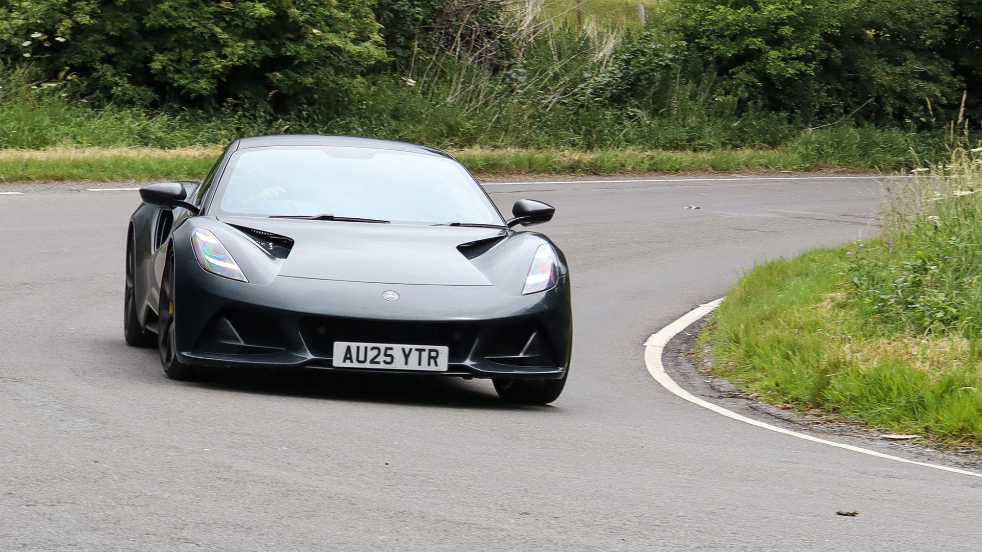 Lotus Emira Turbo SE - Front, conduite