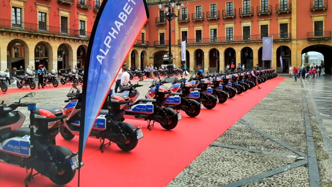 Il sera plus facile de voir ce scooter rouler aux mains de la police. Il sera plus facile de voir ce scooter rouler aux mains de la police.
