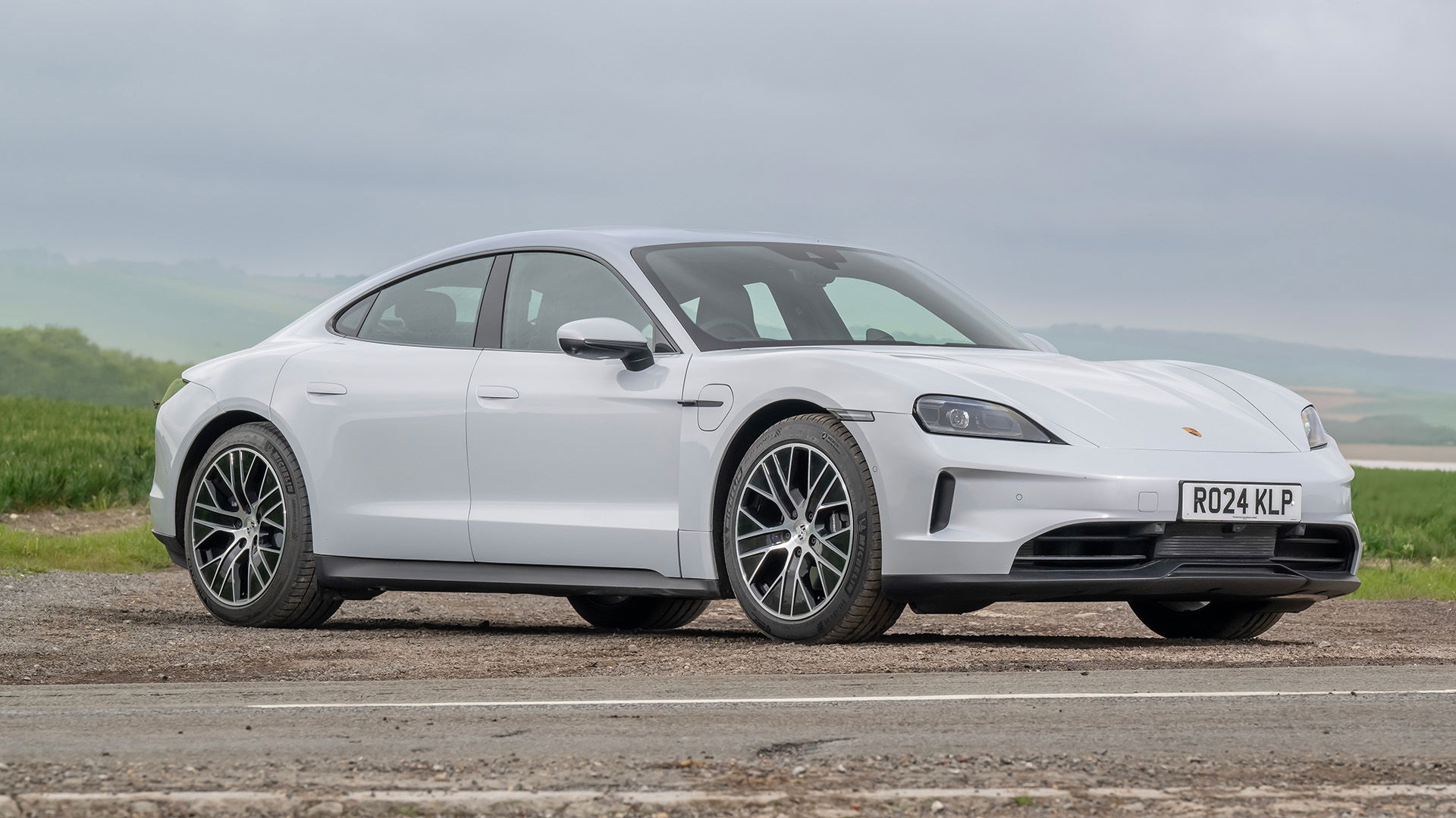 2025 Porsche Taycan, avant