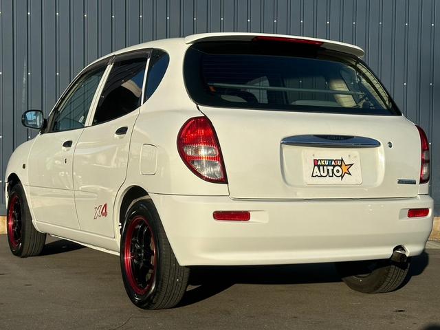 Daihatsu Storia x4 - arrière