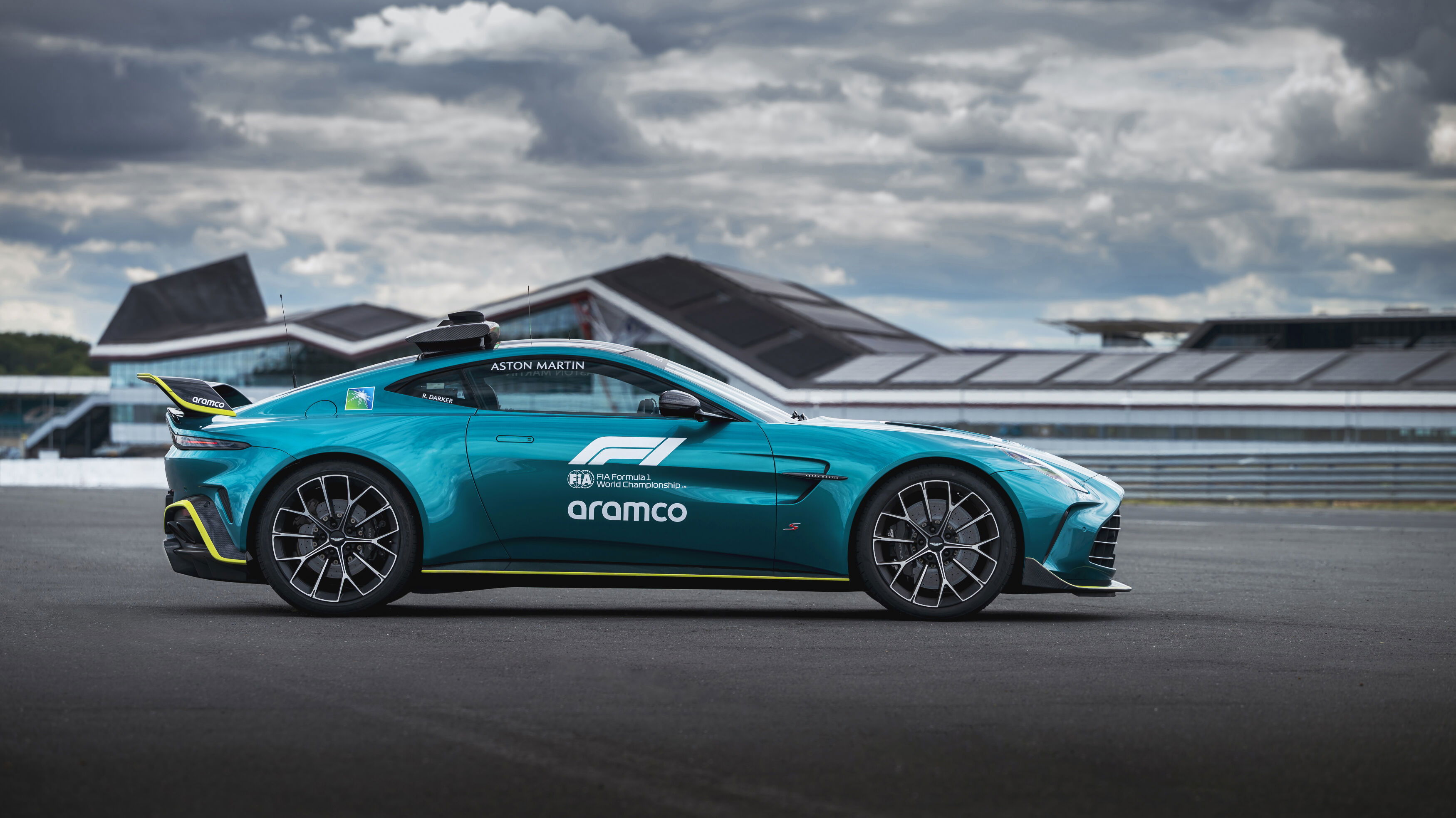 Aston Martin Vantage S de sécurité Car - côté
