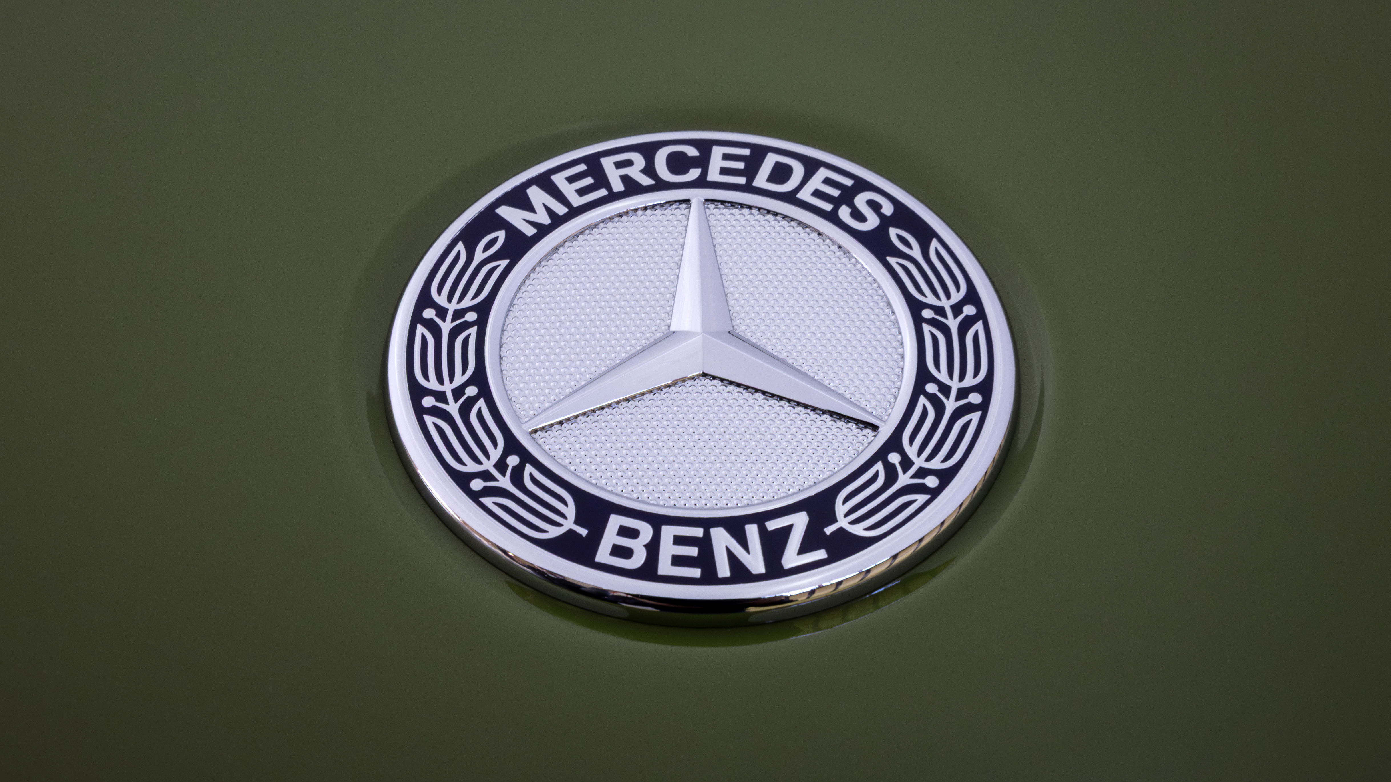 Le logo original de la Mercedes-Benz Company fusionnée