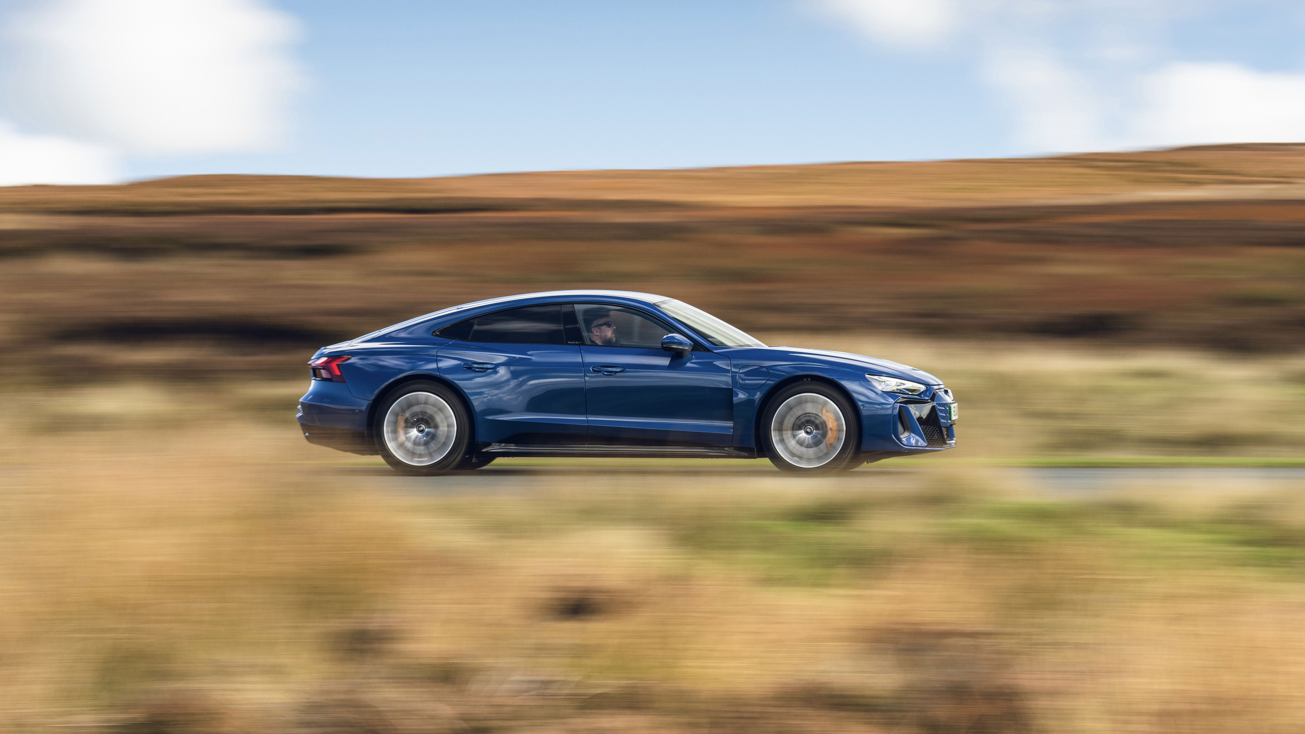 Audi s e-tron gt - côté, conduite