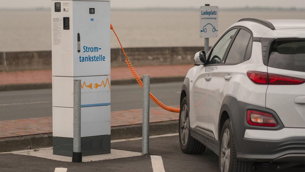 L'aide à l'achat de voitures hybrides et 100% électriques prennent pour arriver et a également été épuisée dans les zones les plus importantes 