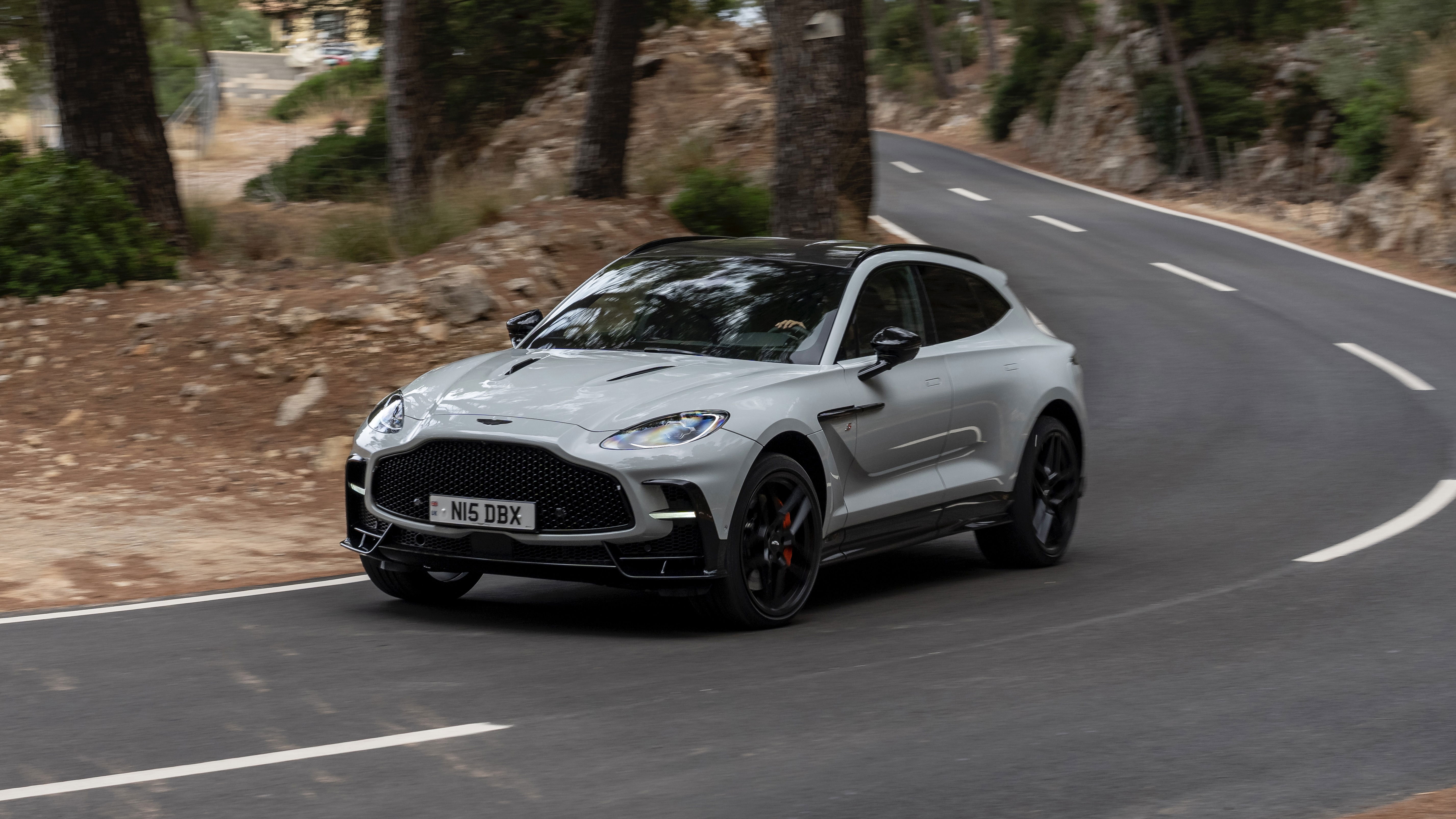 Aston Martin DBX S - Front, conduite