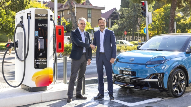 Christian Costaganna et Oliver Fernandez 10 000 km gratuits acheter Nissan Leaf Nissan Micra recharge Repsol (1) Christian Costaganna et Oliver Fernandez 10 000 km gratuits acheter Nissan Leaf Nissan Micra recharge Repsol (1)