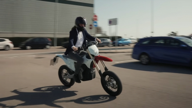 Stark nouvelle gamme de motos électriques scooter de route d'aventure 1 Stark nouvelle gamme de motos électriques scooter de route d'aventure 1