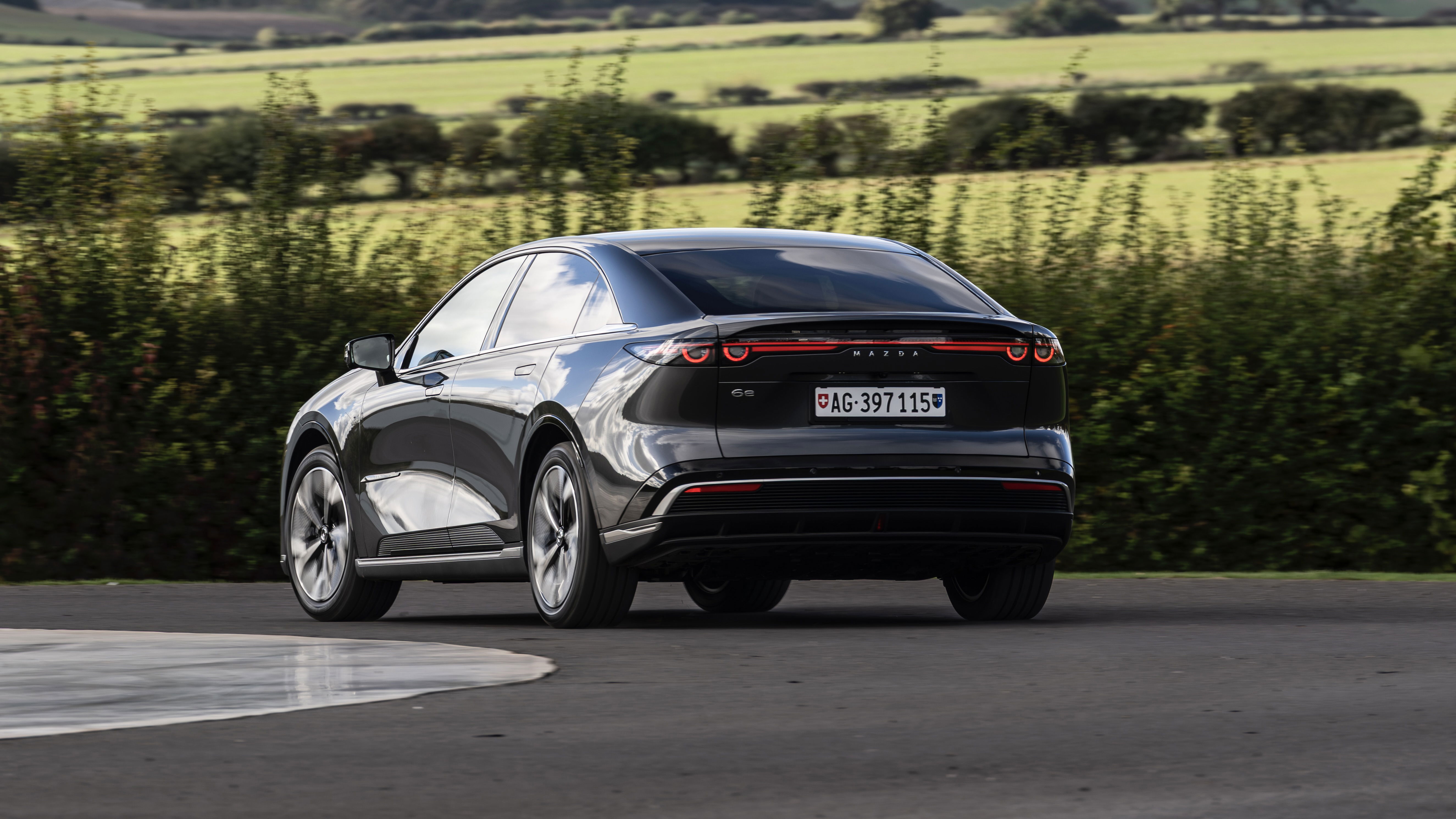 Mazda 6e - arrière, conduite