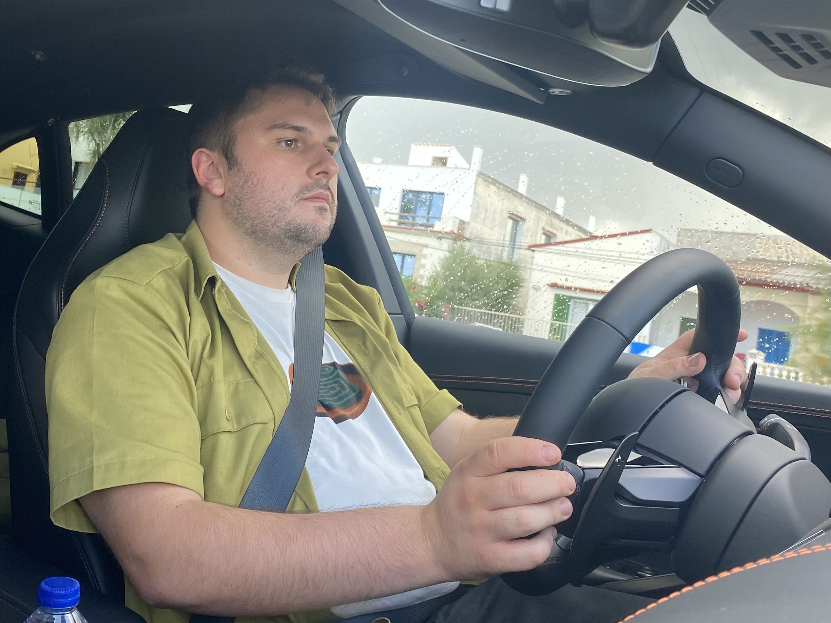 Aston Martin DBX S - intérieur, conduite