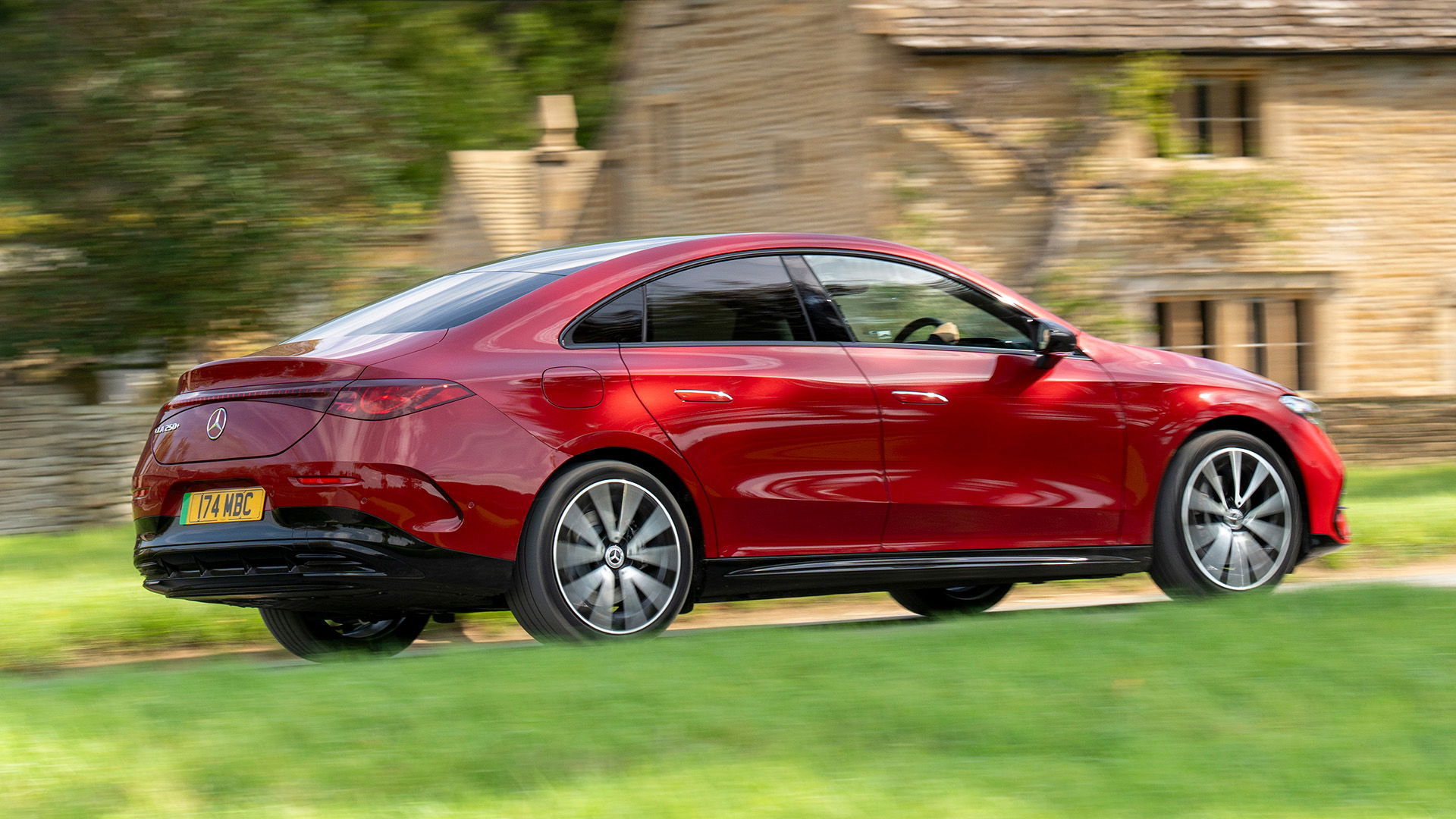 Mercedes CLA 250+ 2025, côté