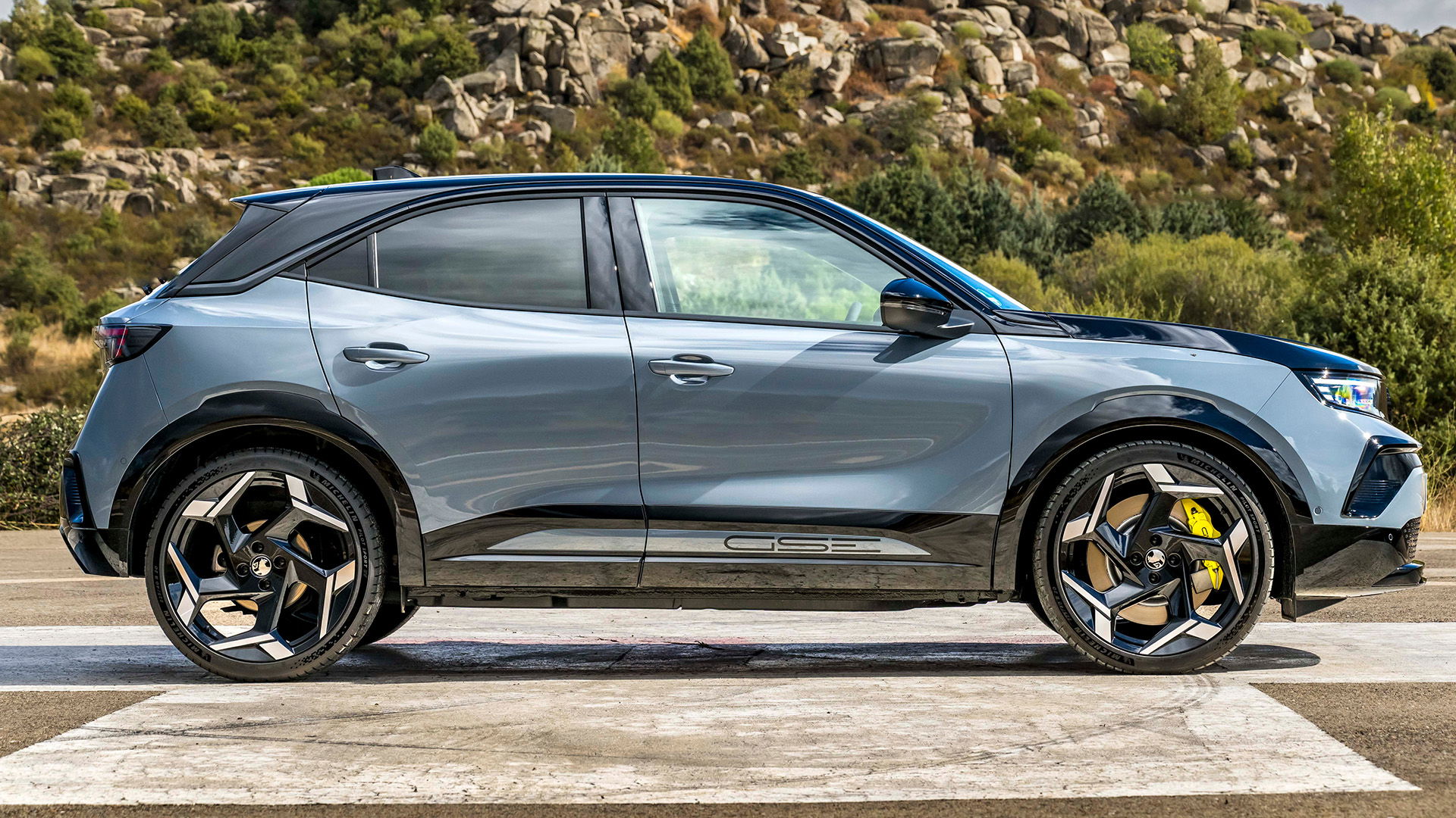 2025 Vauxhall Mokka GSE, côté