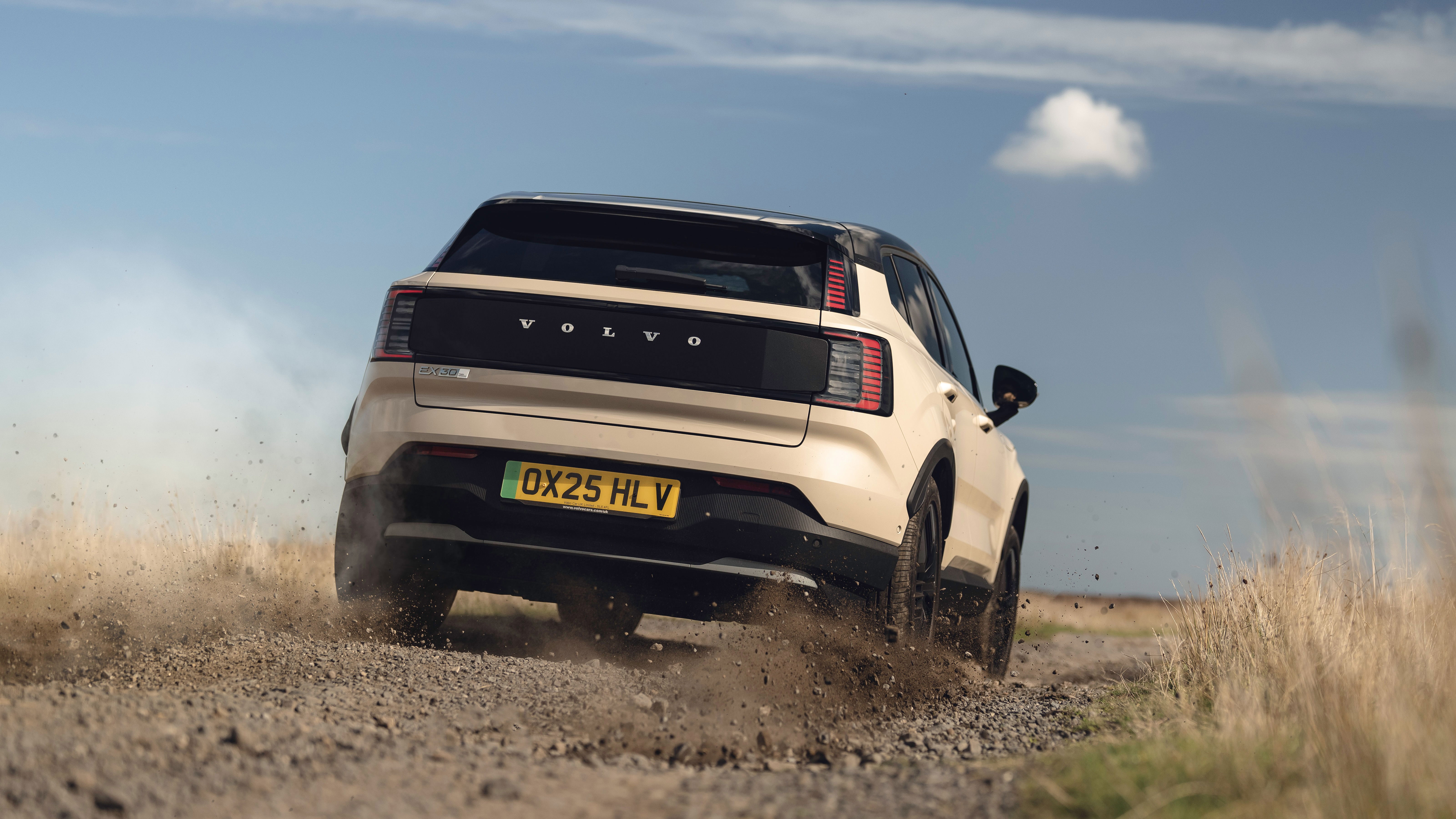 Volvo EX30 Cross Country - arrière, conduite