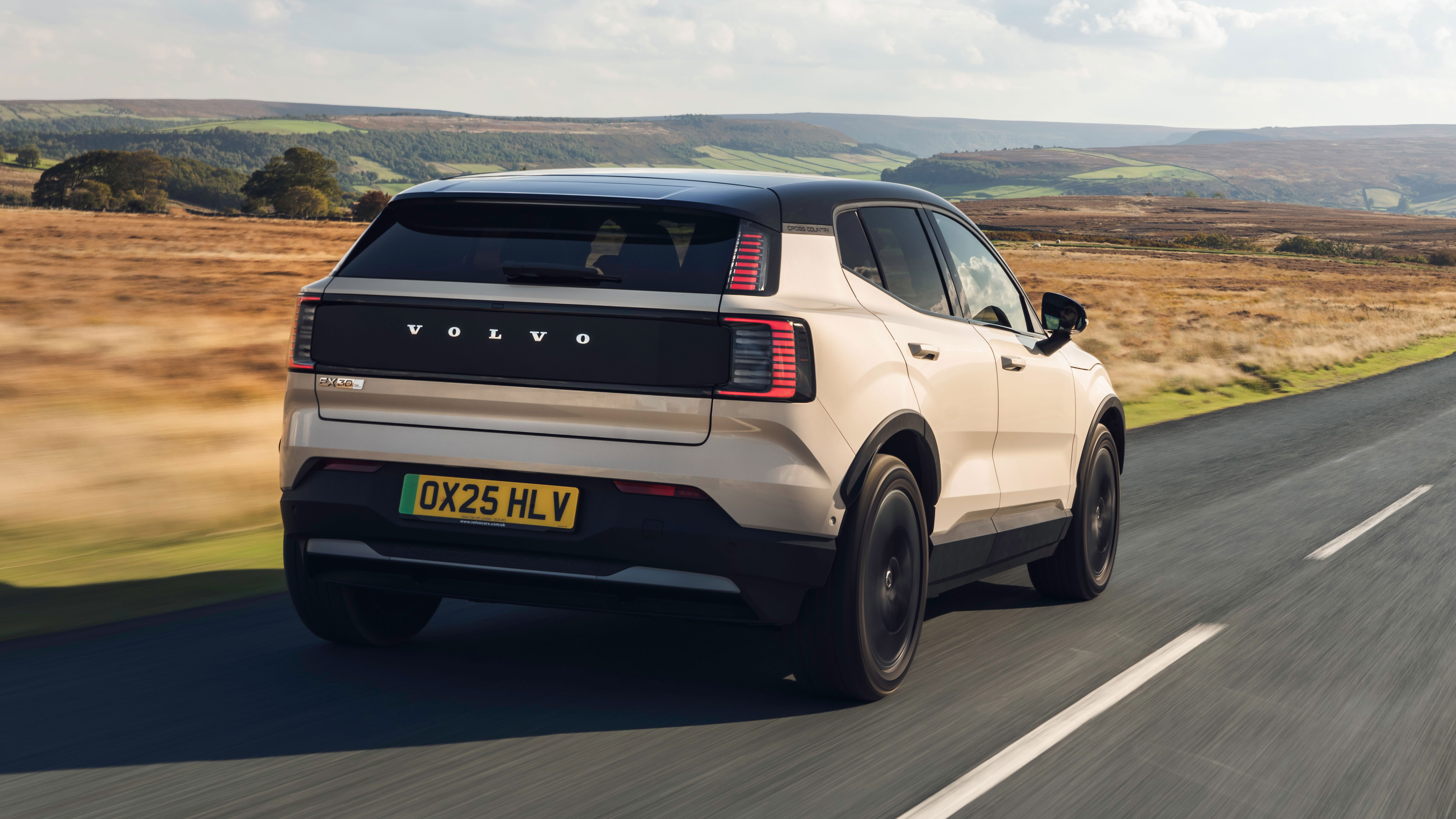 Volvo EX30 Cross Country - arrière, conduite