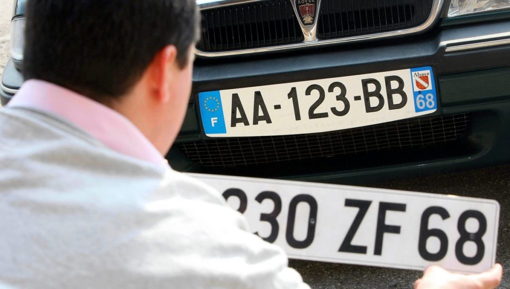 Découvrez le coût réel des plaques d'immatriculation