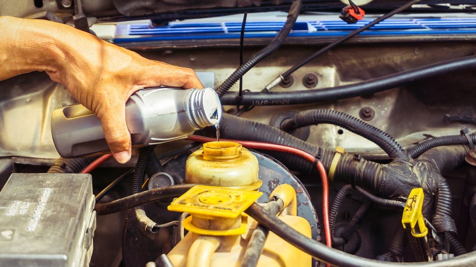 Remplacement liquide de frein voiture