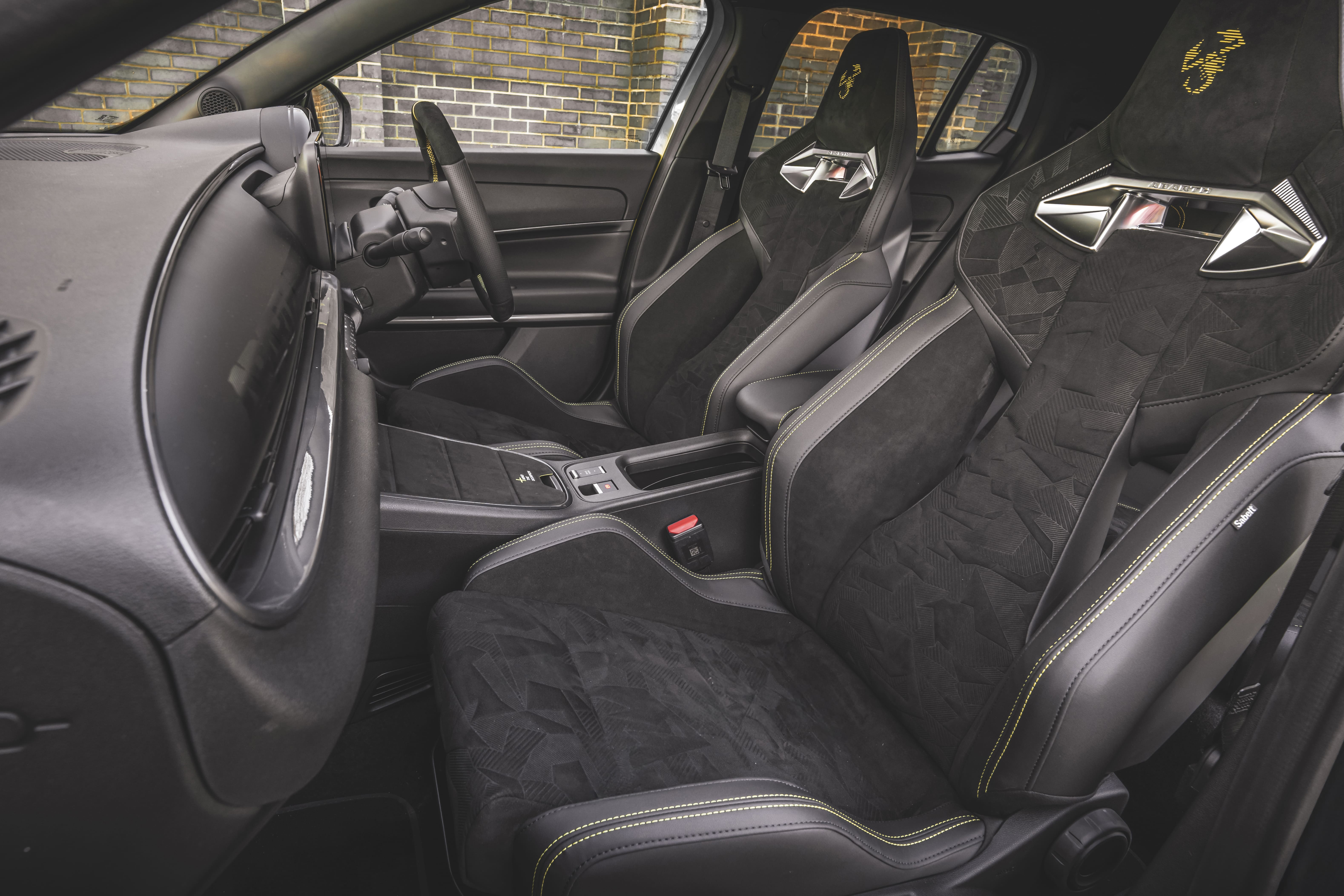 Abarth 600E - intérieur
