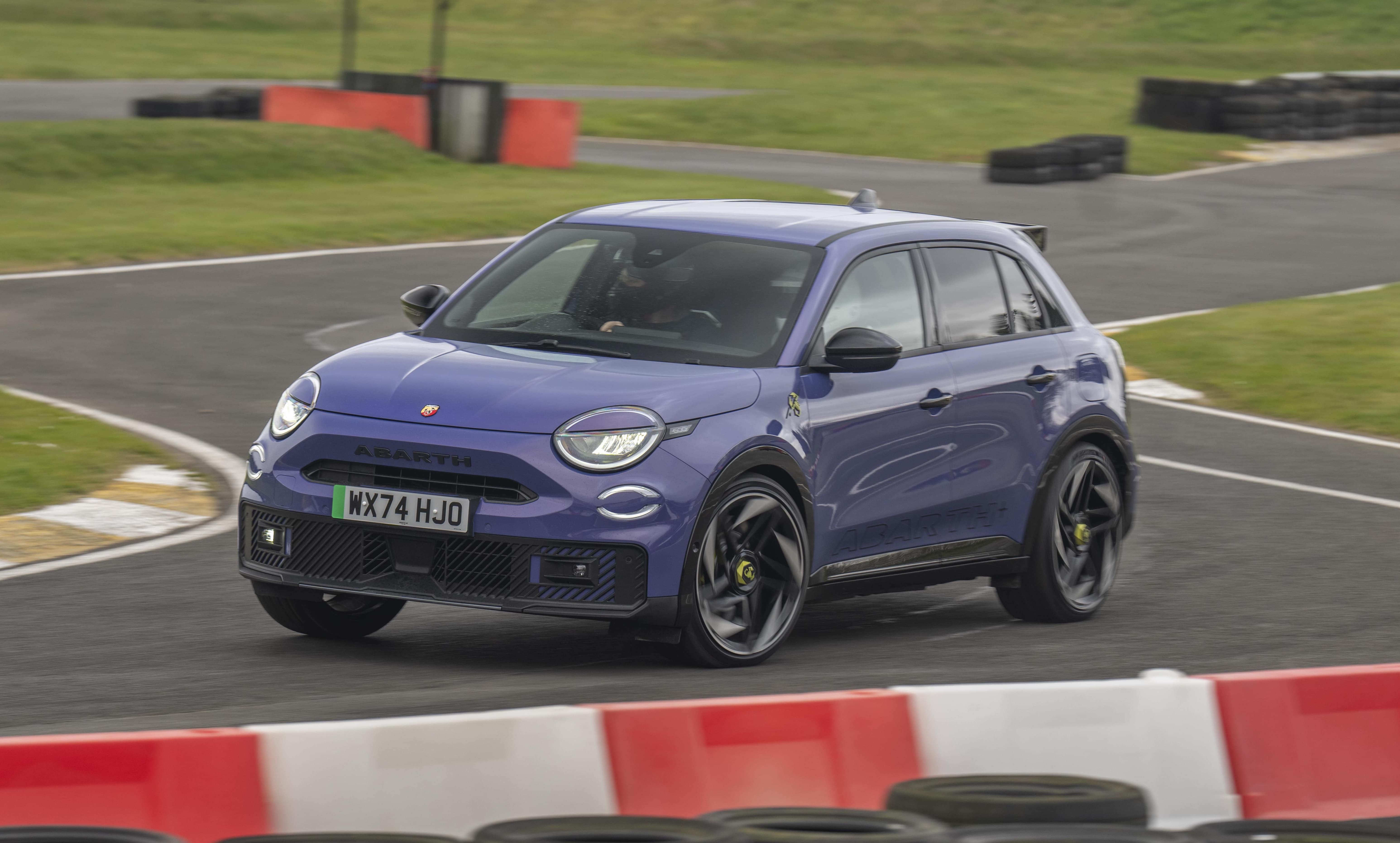 ABARTH 600E - Avant, conduite