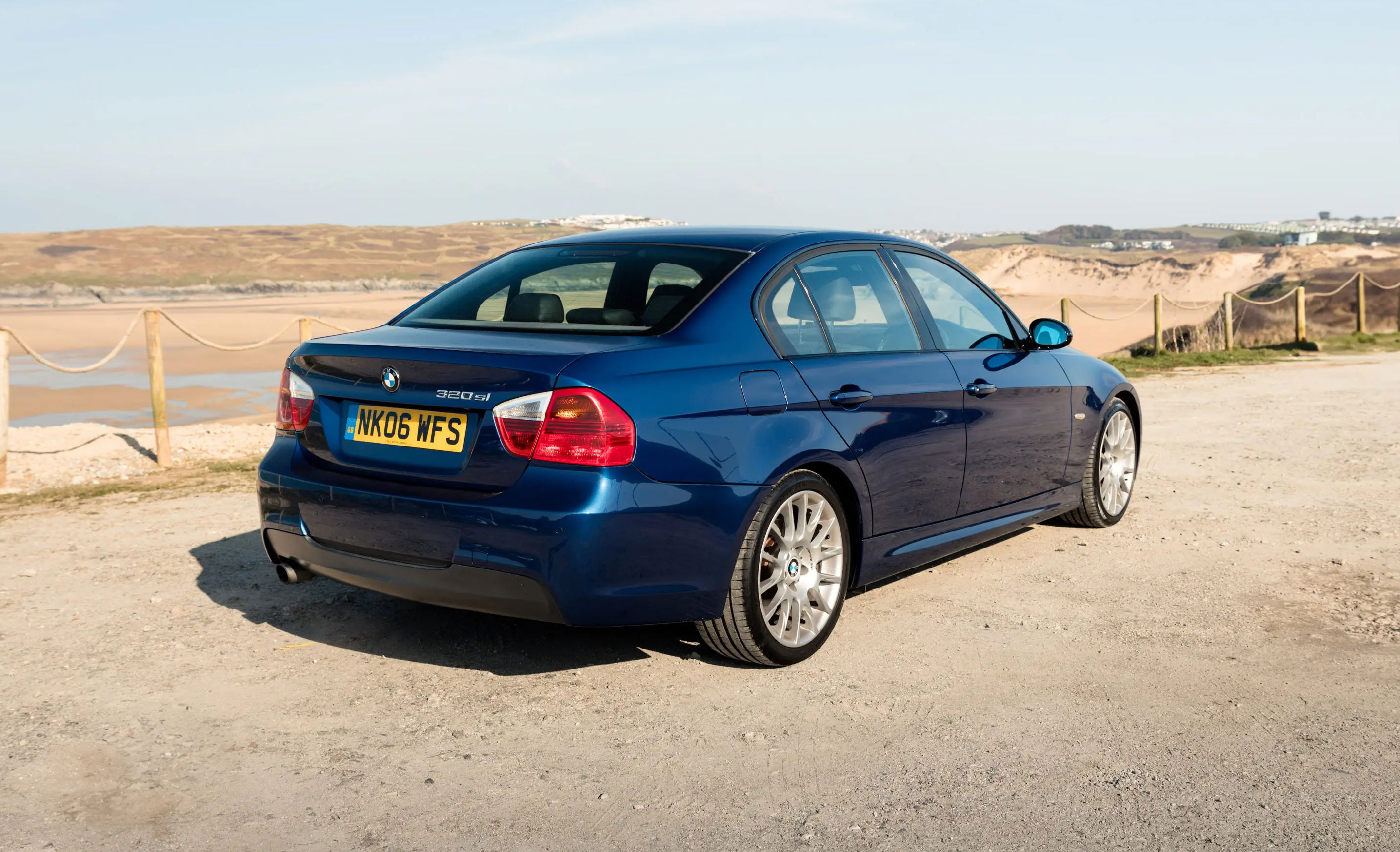 BMW 320SI - arrière