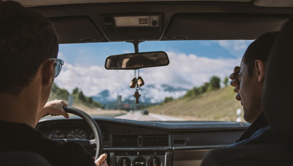driving-2681097_1920