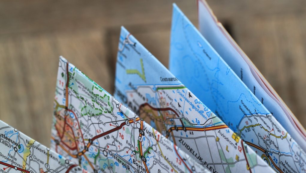 plan trajet voiture carte routière pliée