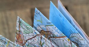 Comment organiser un trajet de covoiturage multi étapes ? carte routière pliée