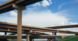 Covoiturage long trajet : Comment l’organiser ? voiture sur l'autoroute