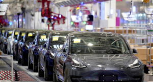 Tesla rappelle près de deux millions de véhicules aux États-Unis en raison d’un risque lié à la technologie de conduite assistée Tesla rappelle 2 millions de véhicules