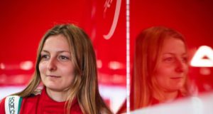 Doriane Pin remporte sans hésitation sa première victoire à la Course 1 en Arabie Saoudite.