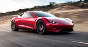 Ce modèle de véhicule électrique évolue pour devenir un utilitaire à deux places, se positionnant comme le nouveau leader en termes d’avantages fiscaux. Une Tesla rouge