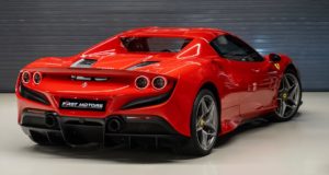 Classement des meilleures voitures de sport de luxe en 2024. Une Ferrari F8 Tributo