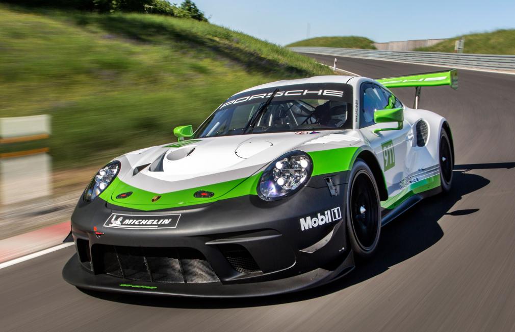 Une Porsche verte