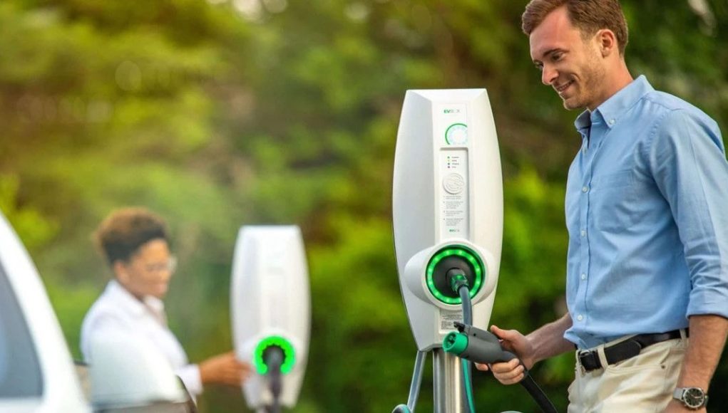 Evbox-Business-Line-charge-lente Borne de recharge de voiture