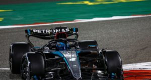 Dominance de Mercedes : Hamilton et Russell en tête lors des essais libres 2 Mercedes lors des essais libre 2