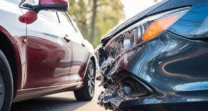 Pourquoi la responsabilité civile automobile est-elle obligatoire? Deux voitures accidentées